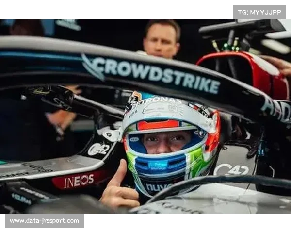 安东内利获梅奔2026年正式车手席位,拉塞尔续约在即 安东内利获梅奔2026年正式车手席位,拉塞尔续约在即